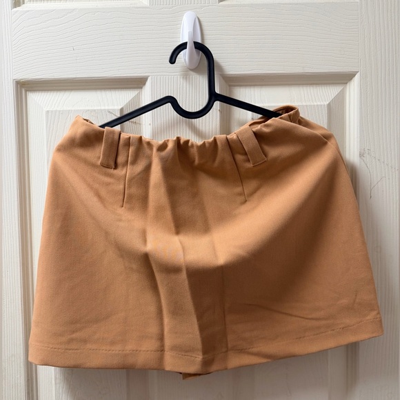 🧡 Abercrombie & Fitch Tan Mini Skort - Picture 3 of 3